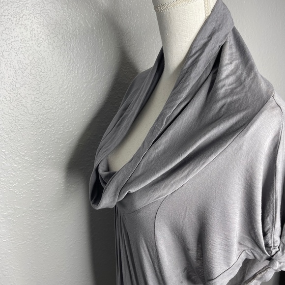Grey top‎ with scoop neck - Picture 4 of 7